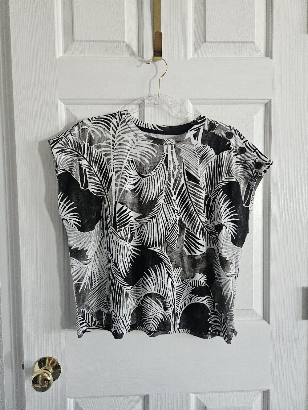 NWT Talbots Petite Button Shoulder Tropical Palm Cap Sleeve Tee